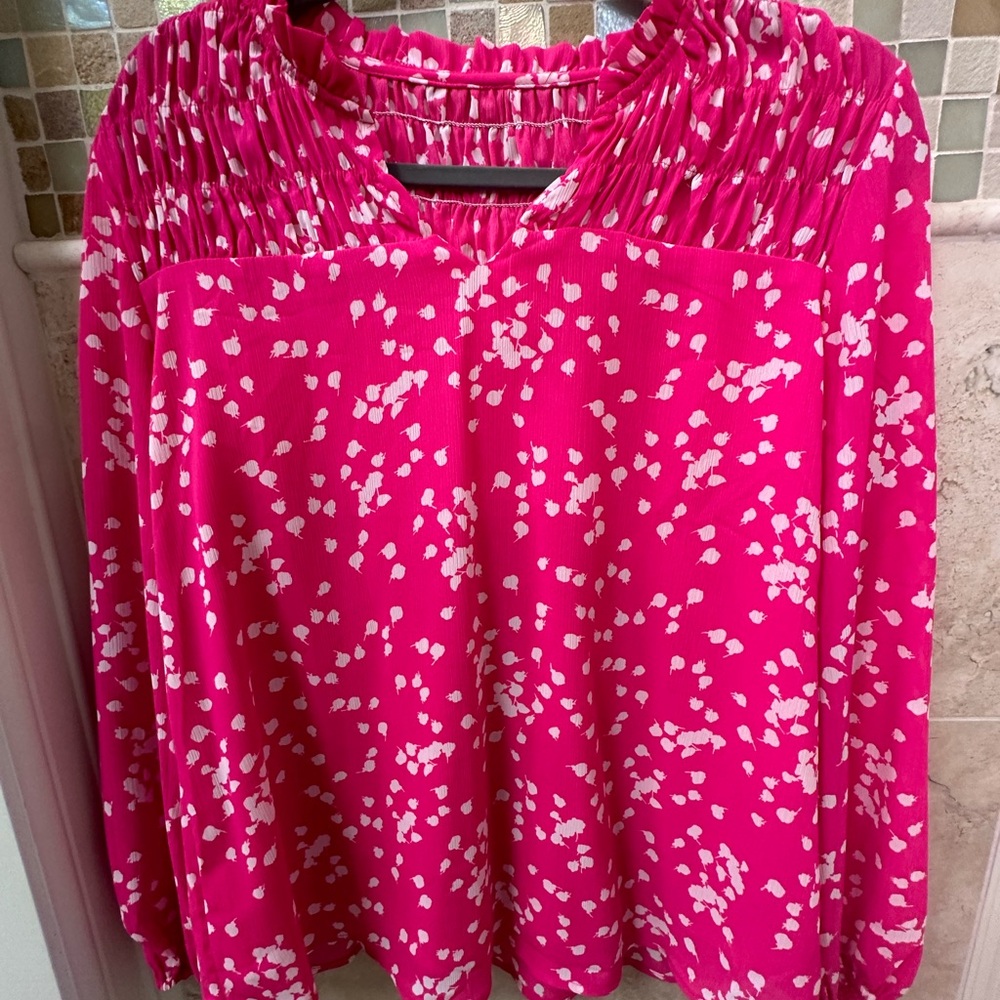 NWOT PIN AND WHITE BLOUSE SOZE SMALL